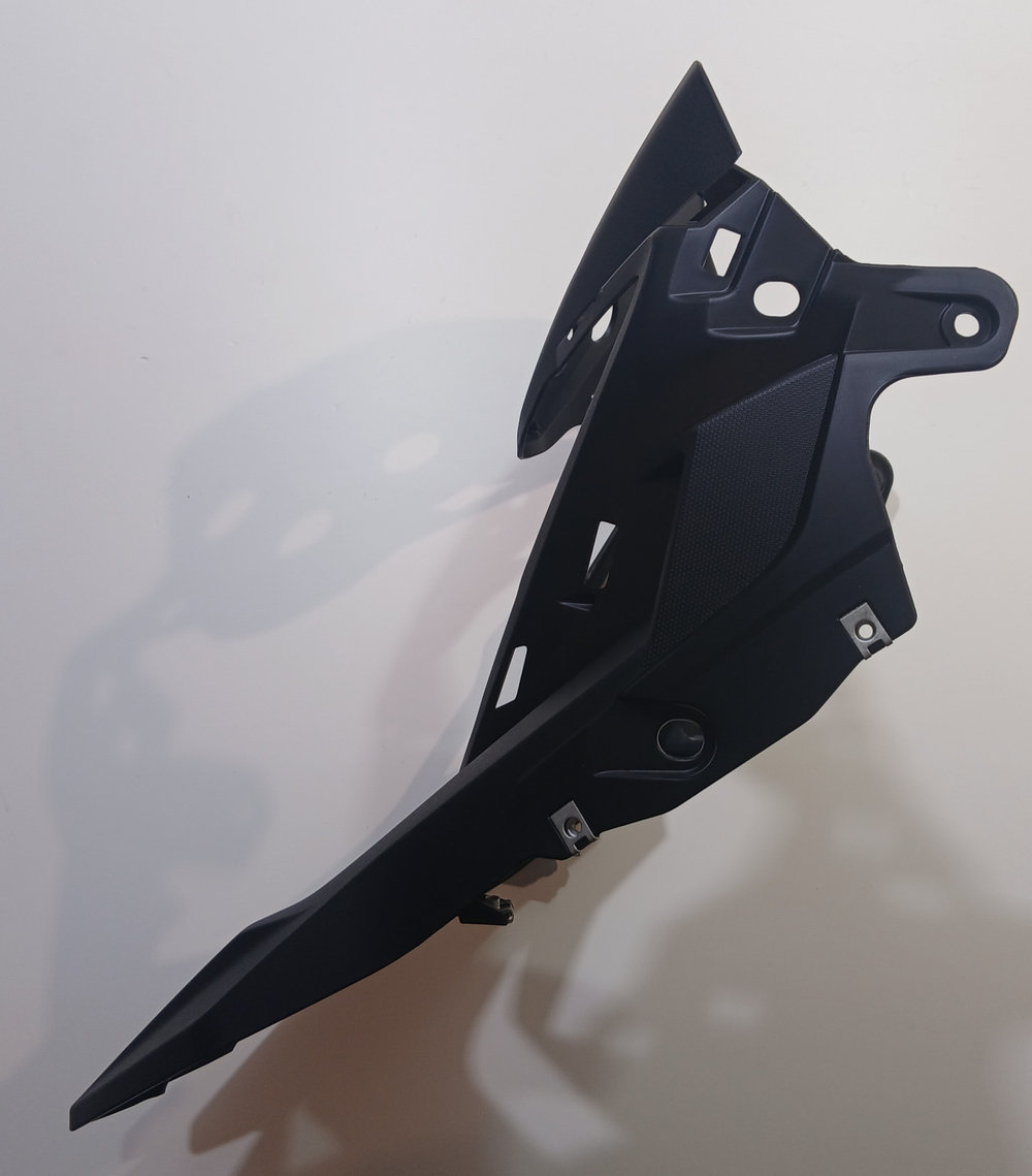 Пластик передней фары с креплением ветрового стекла Мотоцикл Ataki Carrera 300