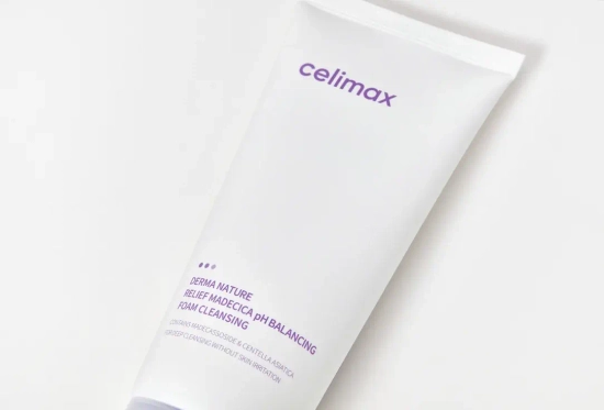 Celimax Слабокислотная очищающая пенка Celimax Derma Nature Relief Madecica pH Balancing Foam Cleansing