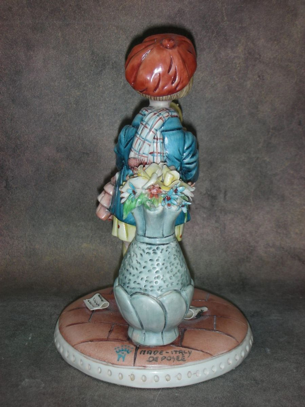 Статуэтка. Фарфор. Девочка с куклой. Capodimonte. Италия