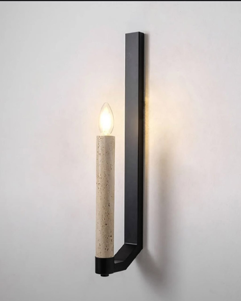 Классический настенный светильник с дизайном под свечу✨