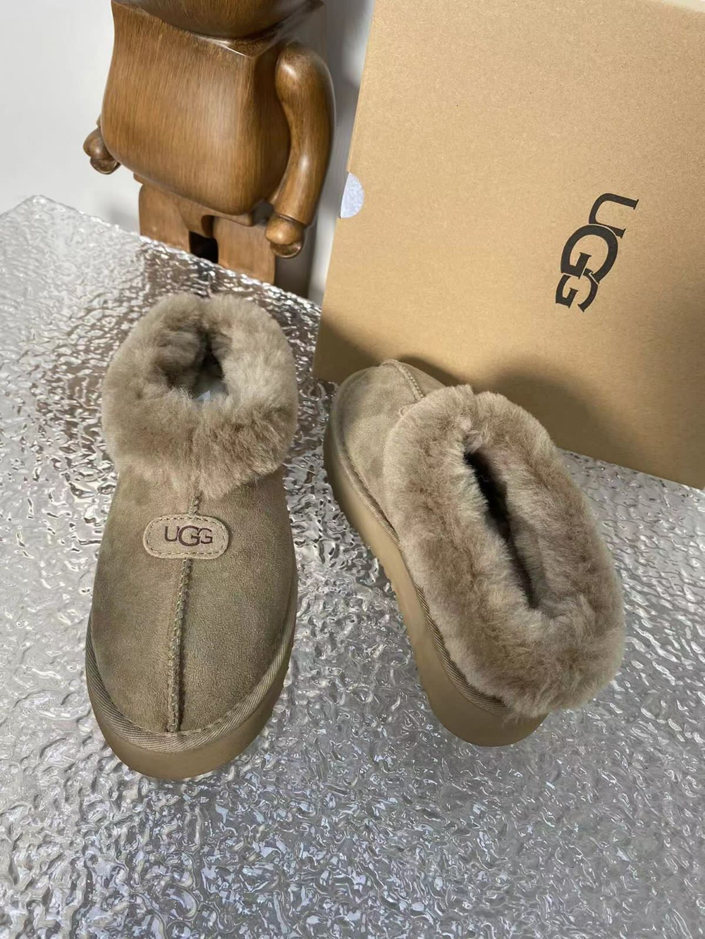 UGG