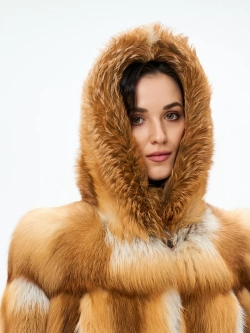 Шуба натуральная из меха рыжей лисы