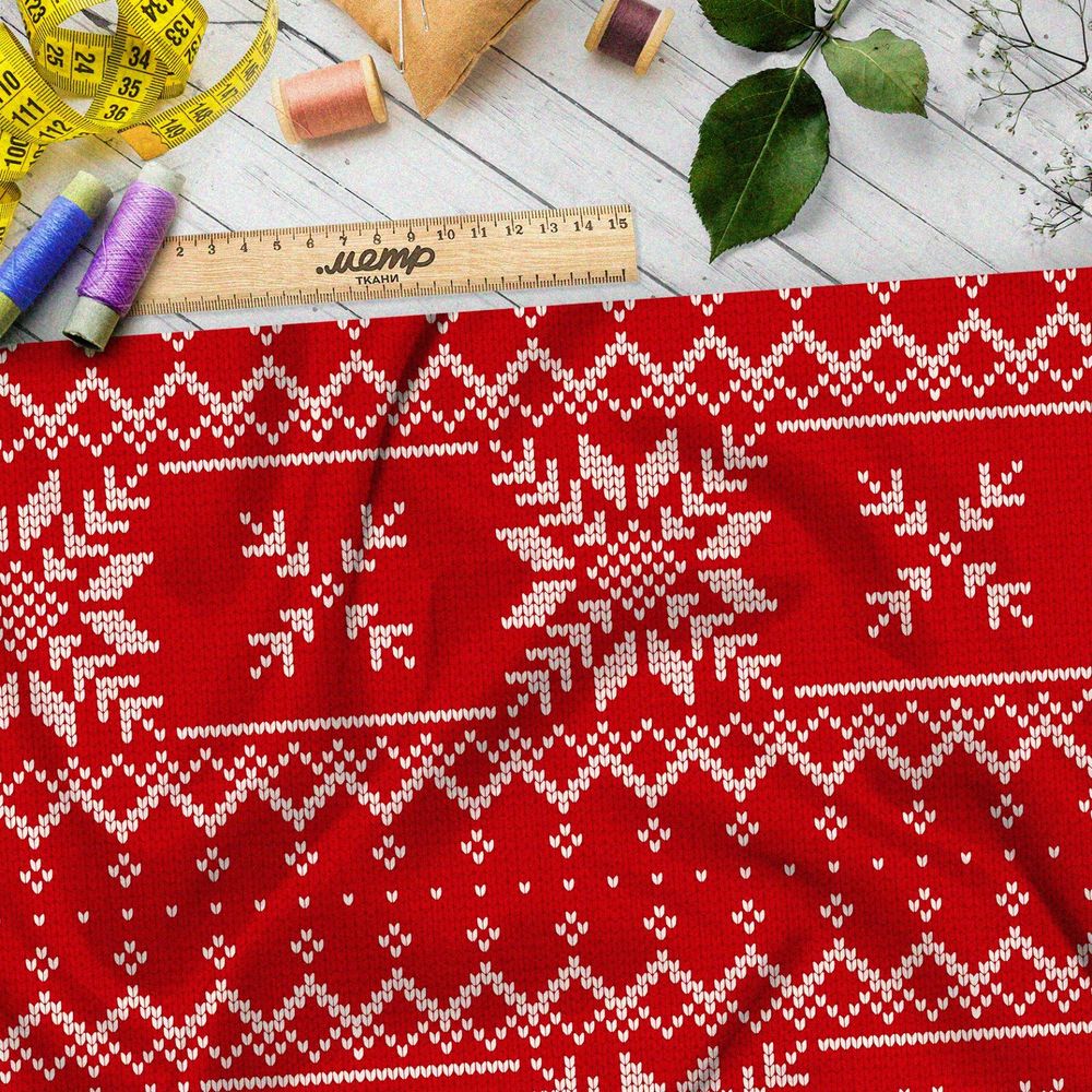 Ткань мембрана вышивка из крупных мелых снежинок на красном свитере
