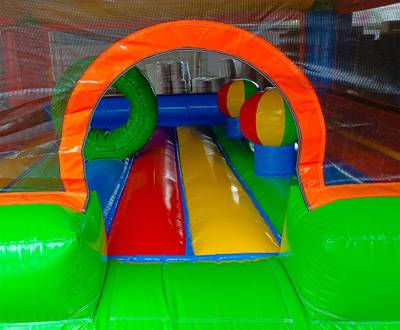 Детский надувной батут "Тетрада" с крышей 5*5*4 м