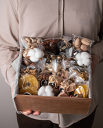 Подарочный деревянный ящик с орехами и сухофруктами