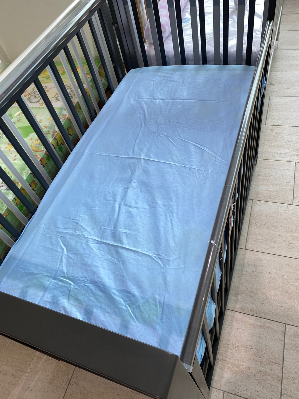 Простынь универсальная на резинке поплин (голубой цвет)