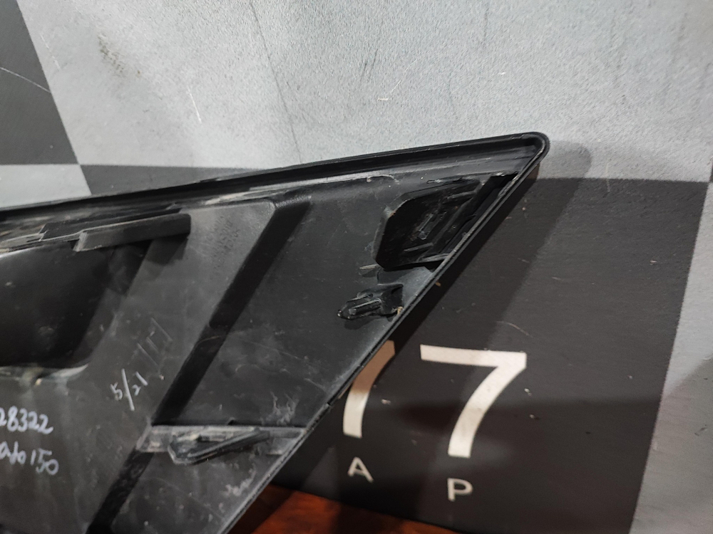 Накладка ПТФ левая Land Cruiser Prado 150 20-нв Б/У Оригинал 52040WQ010