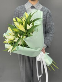 Монобукет из 5 лилий