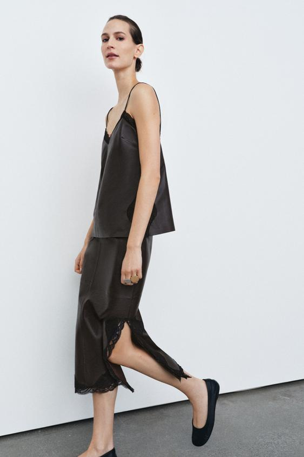 ZARA ЮБКА ИЗ 100% КОЖИ С КРУЖЕВОМ — ZW COLLECTION LIMITED EDITION, БОРДОВЫЙ