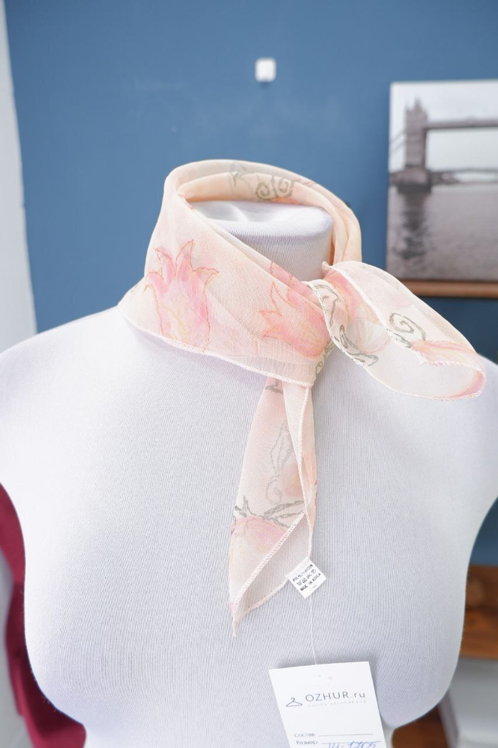 Шарф с легким рисунком