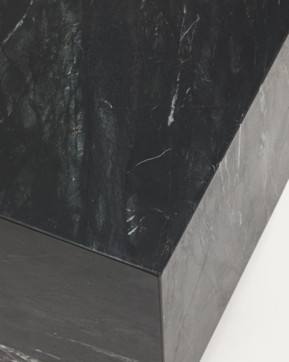 Приставной столик Sorein из черного мрамора 40 x 40 см