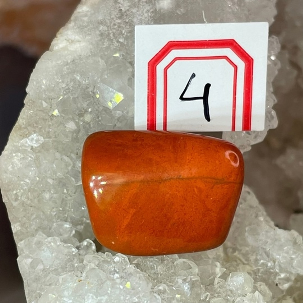 31527 Яшма красная галтовка 20-22мм--46