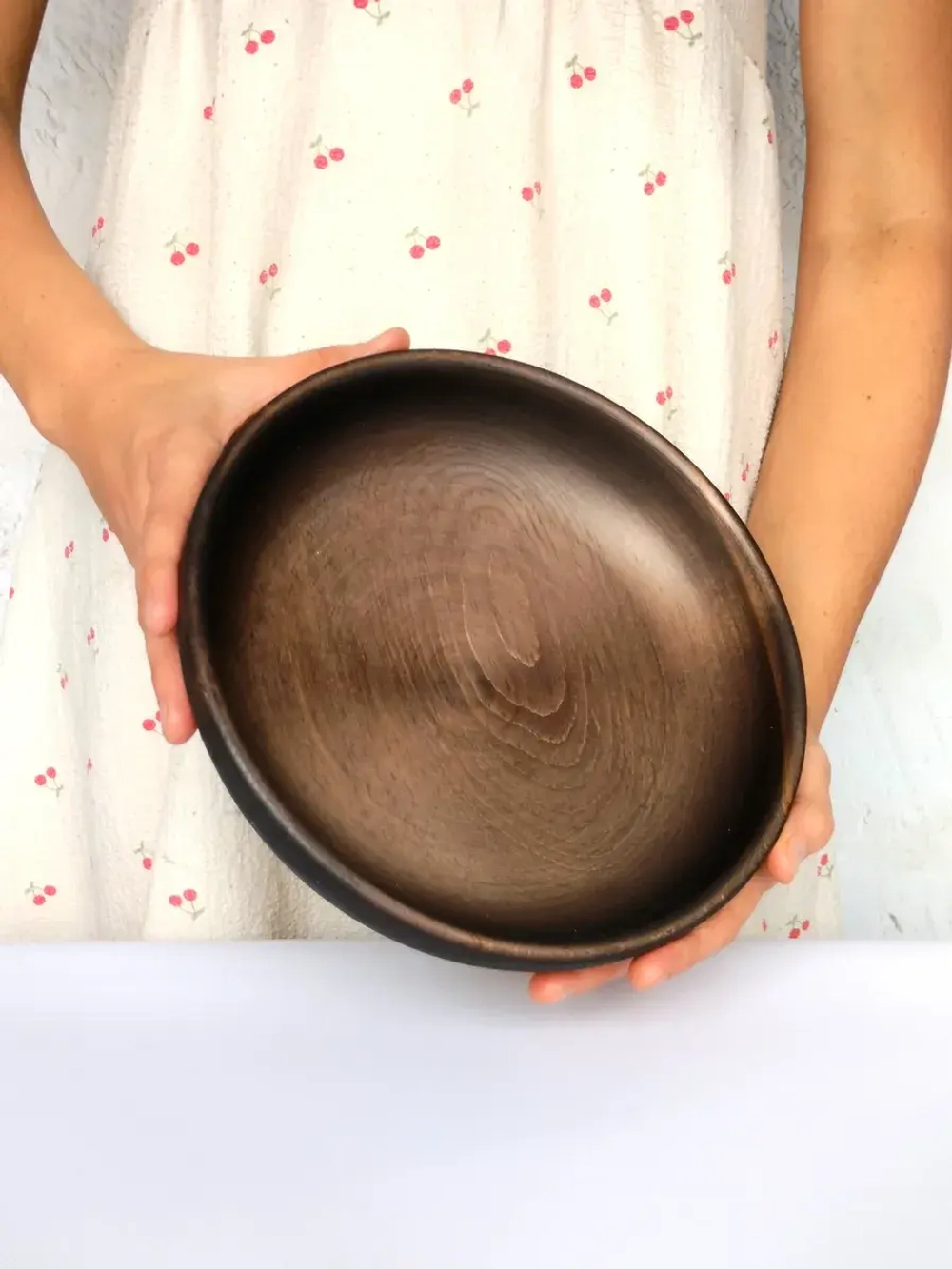 Деревянная сервировочная тарелка из кедра