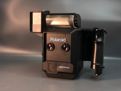 Polaroid Miniportrait 203, обломана крышка батарейного отсека