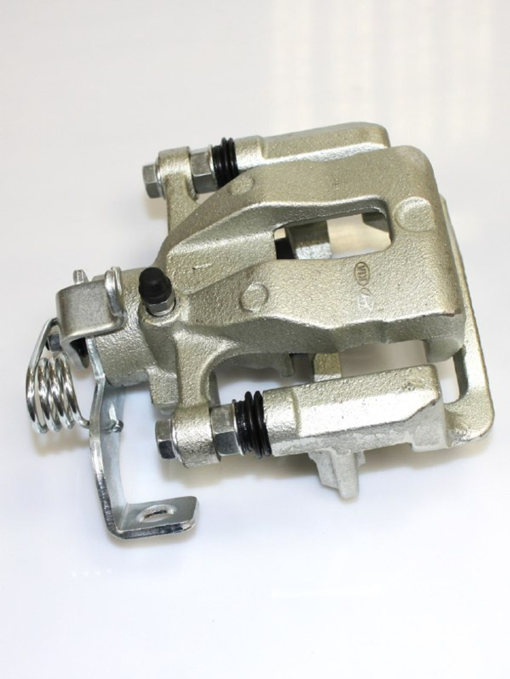 Суппорт тормозной задний левый 583101RA30 для Hyundai Solaris