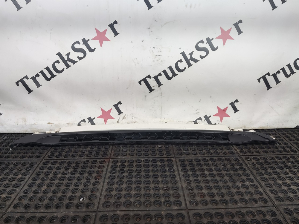 Решетка бампера 2023г