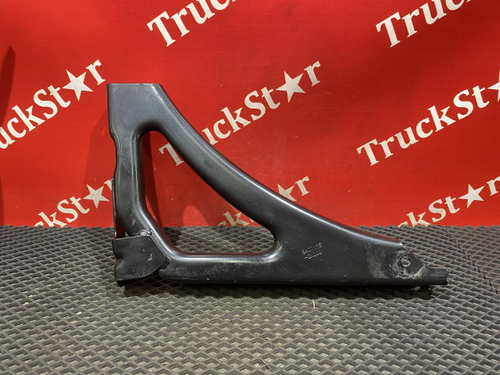 Кронштейн спойлера бокового левого 2024г