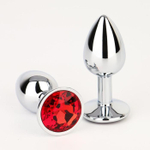 Серебристая анальная втулочка с красным кристаллом - 7 см. (Цвет: серебристый)