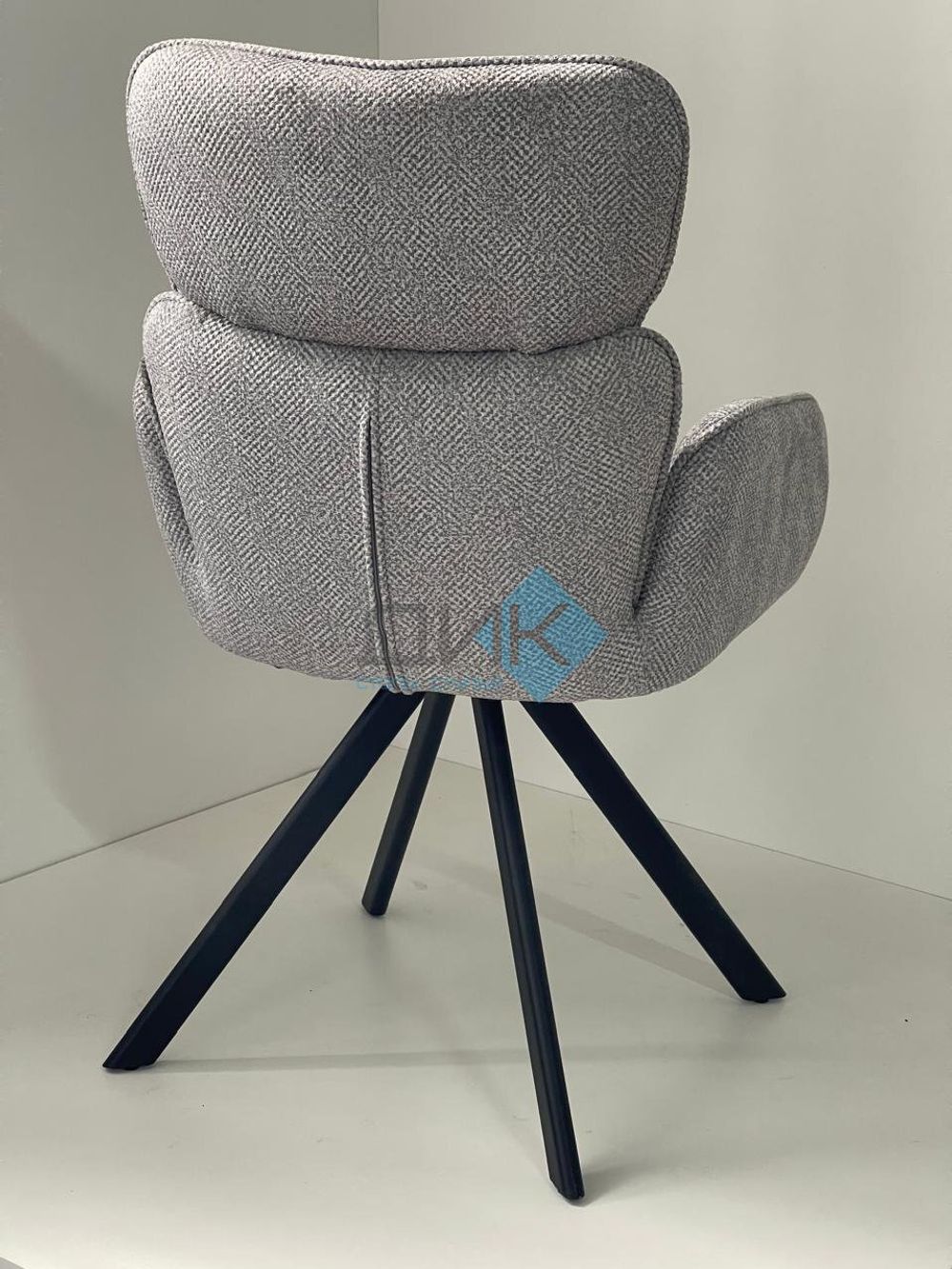 Стул DikLine 501 поворотный опоры чёрные