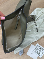 Сумка-слинг Loewe