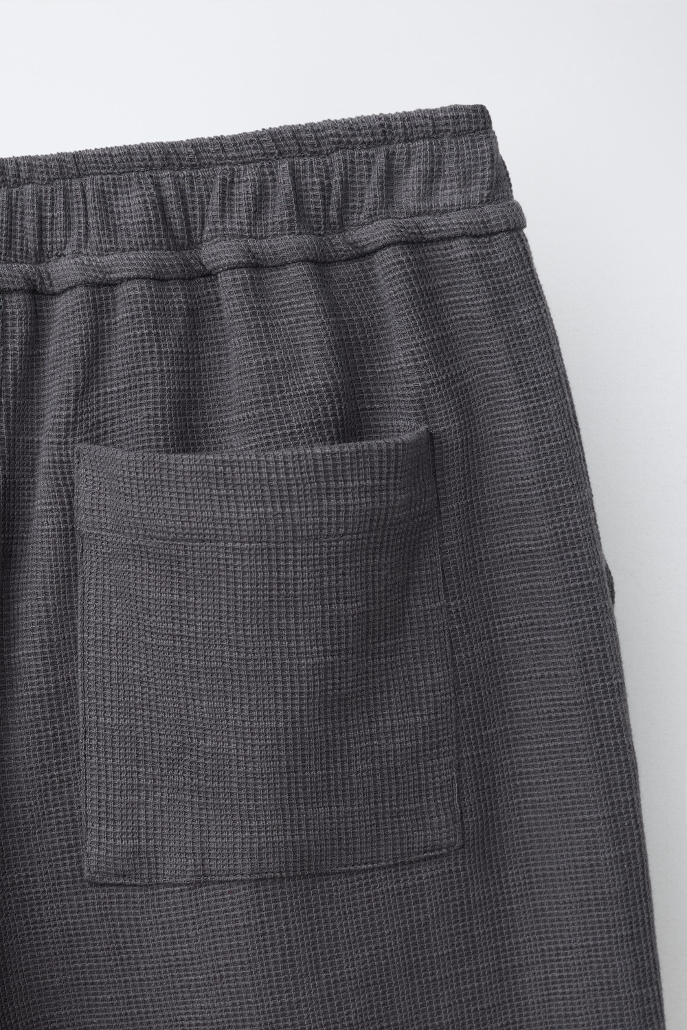 ZARA БРЮКИ ИЗ РЕЛЬЕФНОЙ ТКАНИ, ТЕМНЫЙ АНТРАЦИТ