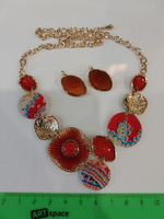 Комплект бижутерии. Набор, колье с серьгам "Ника" в коралловом цвете