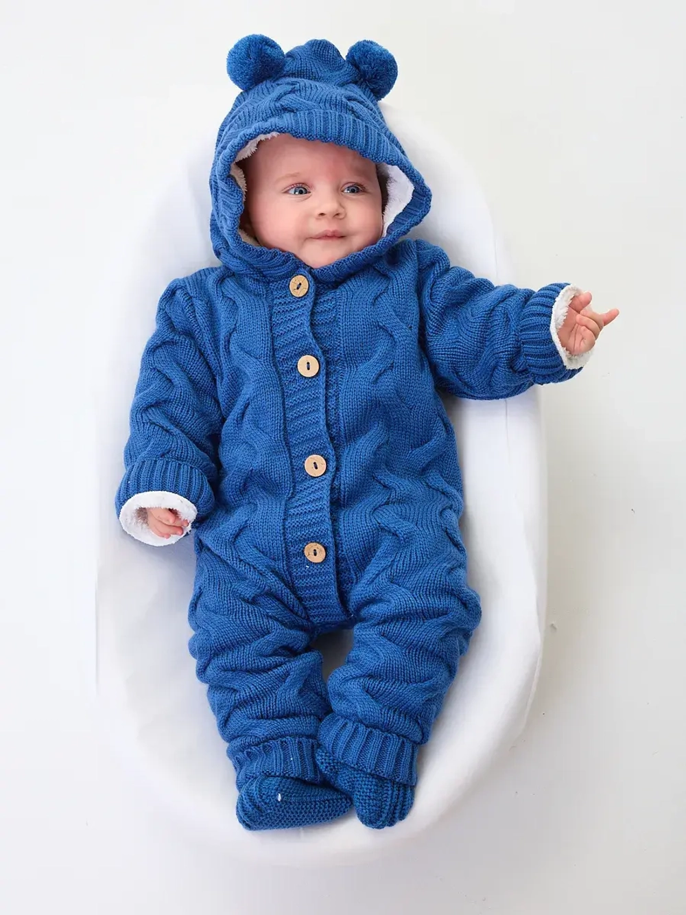 Комплект вязаный новорожденному: комбинезон+шапка+пинетки