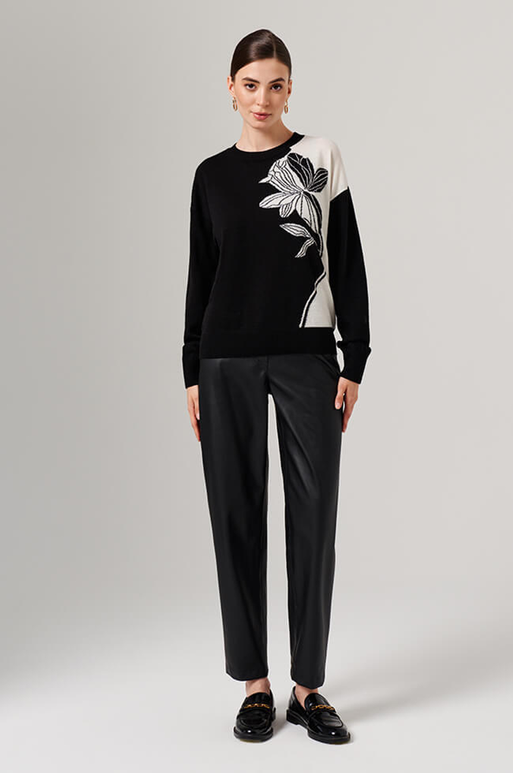 23130 Джемпер женский (черно-молочный)