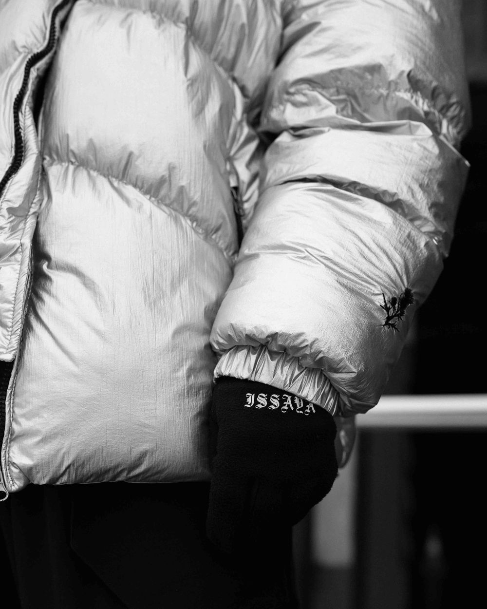 Пуховик Issaya Geometric Silver Сrumple Puffer 2.0 Hood серый