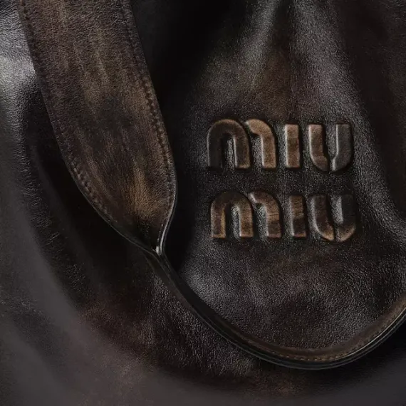 Кожаная сумка Miu Miu темно-коричневый