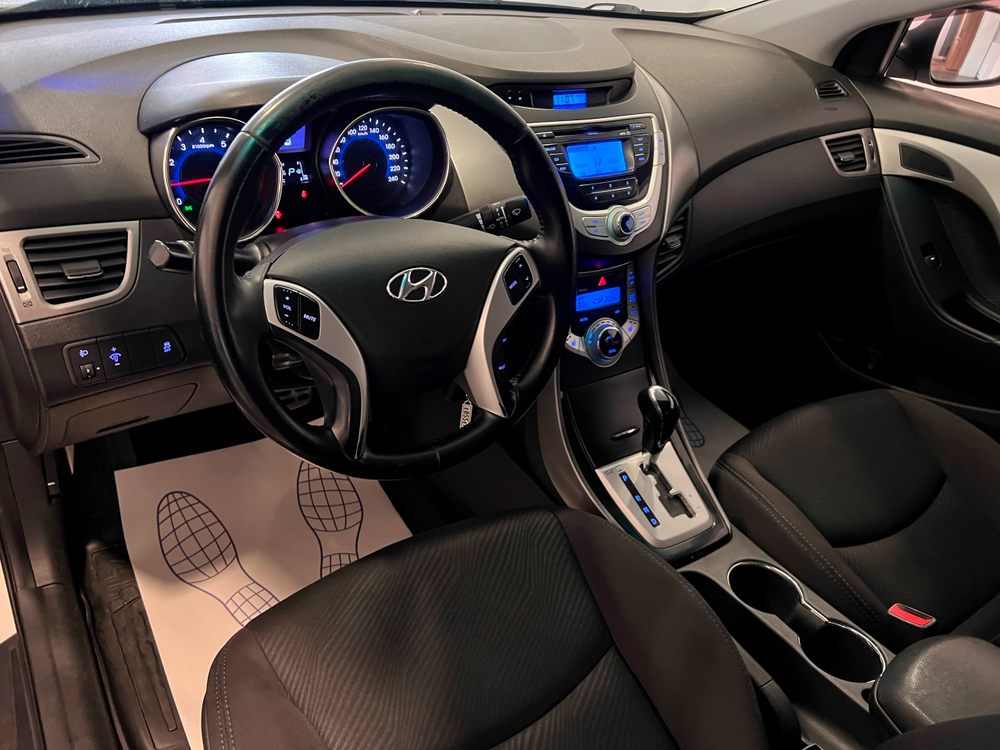 Hyundai Elantra, 2011 год