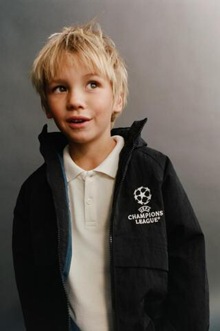 ZARA КУРТКА С ПОТАЙНЫМ КАПЮШОНОМ WATER REPELLENT UEFA CHAMPIONS LEAGUE ®, ЧЕРНЫЙ