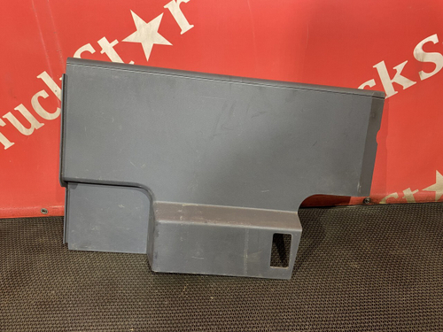 Накладка правого бардачка 2018 г.