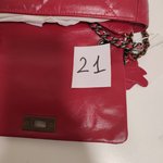 KELLY S красная - помята кожа на внутренней стороне крышки 21