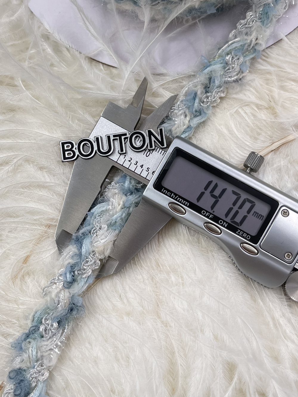 Тесьма плетеная голубая с серебром пушистая