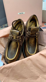 Женские лоферы Miu Miu из кожи в коричневом цвете
