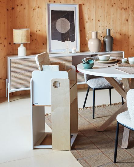 Стул Maureen дубовый шпон в натуральной отделке и черный металл Испания la Forma