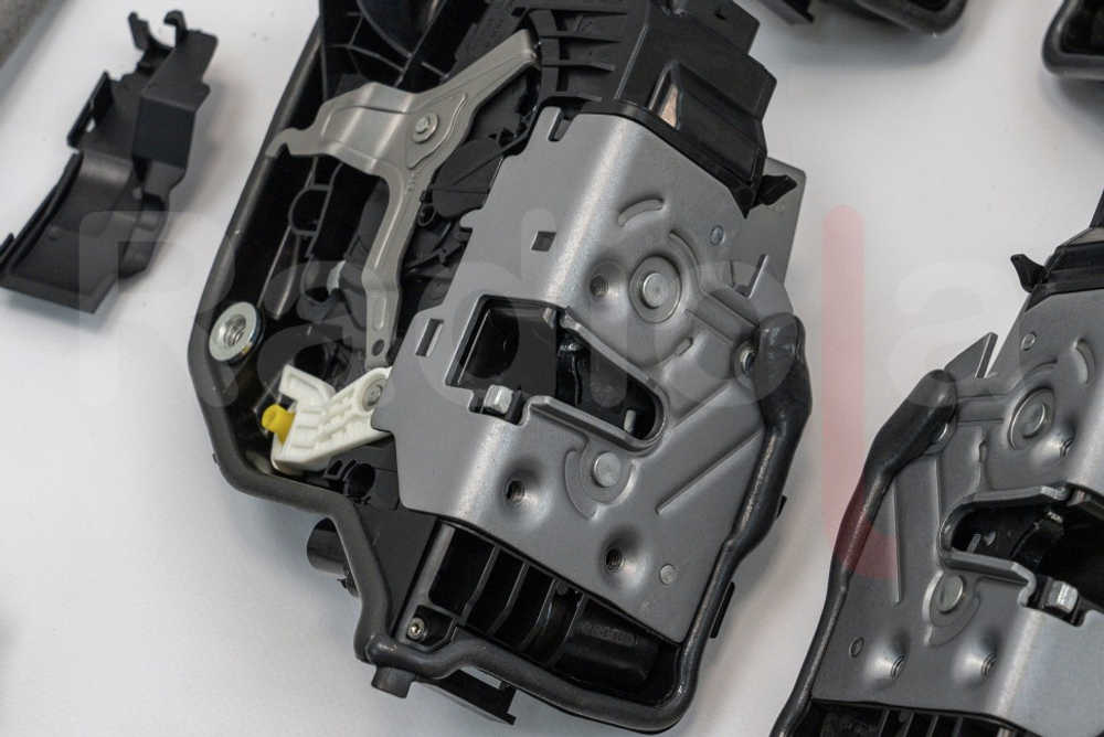 Автоматические доводчики на 4 двери для BMW 1/2/8 серии X1/X2/X3/X4 2014-2023 - Radiola RDL-SAA-Z04