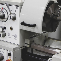 SPF-1000PS универсальный токарный станок с УЦИ