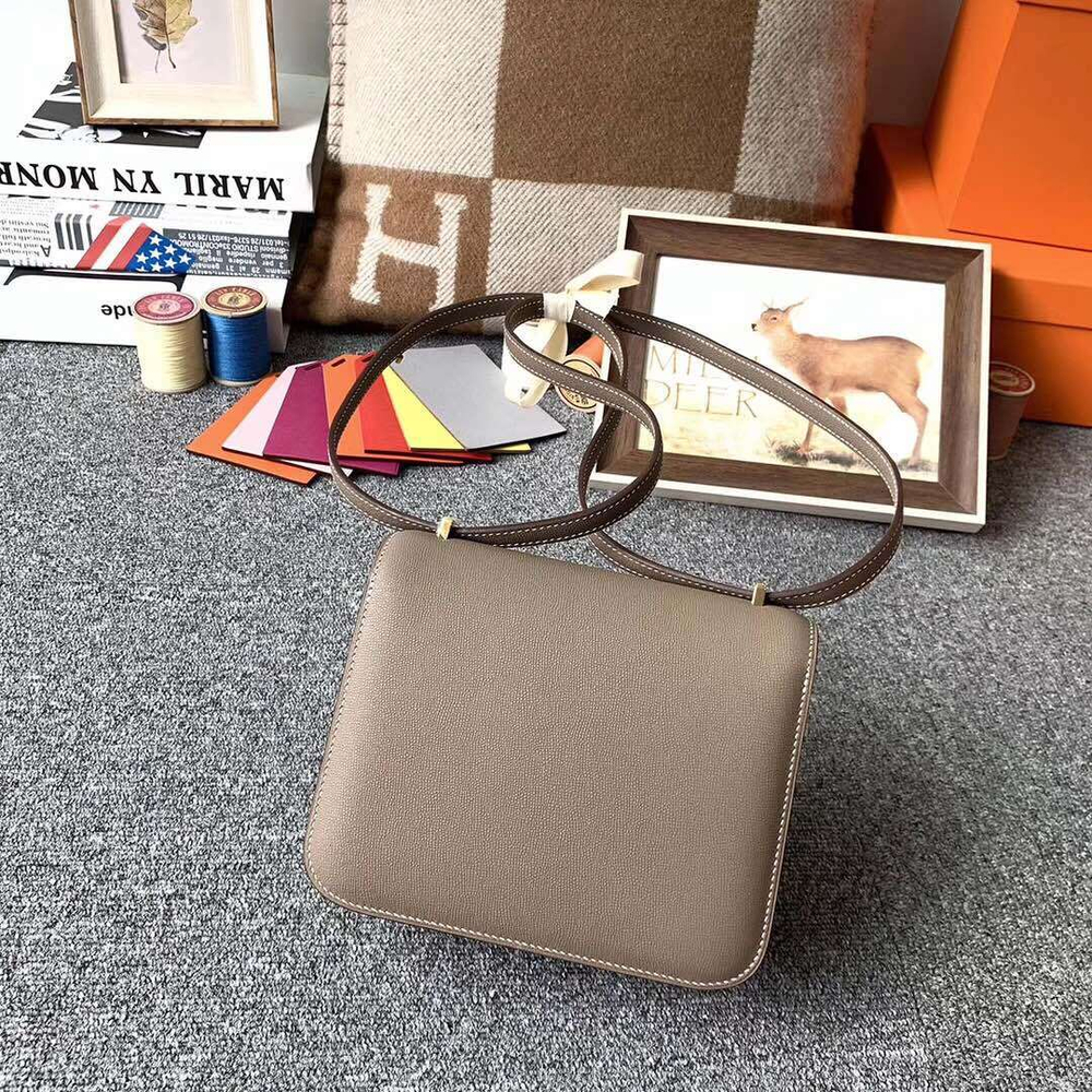 Hermes Constance 18