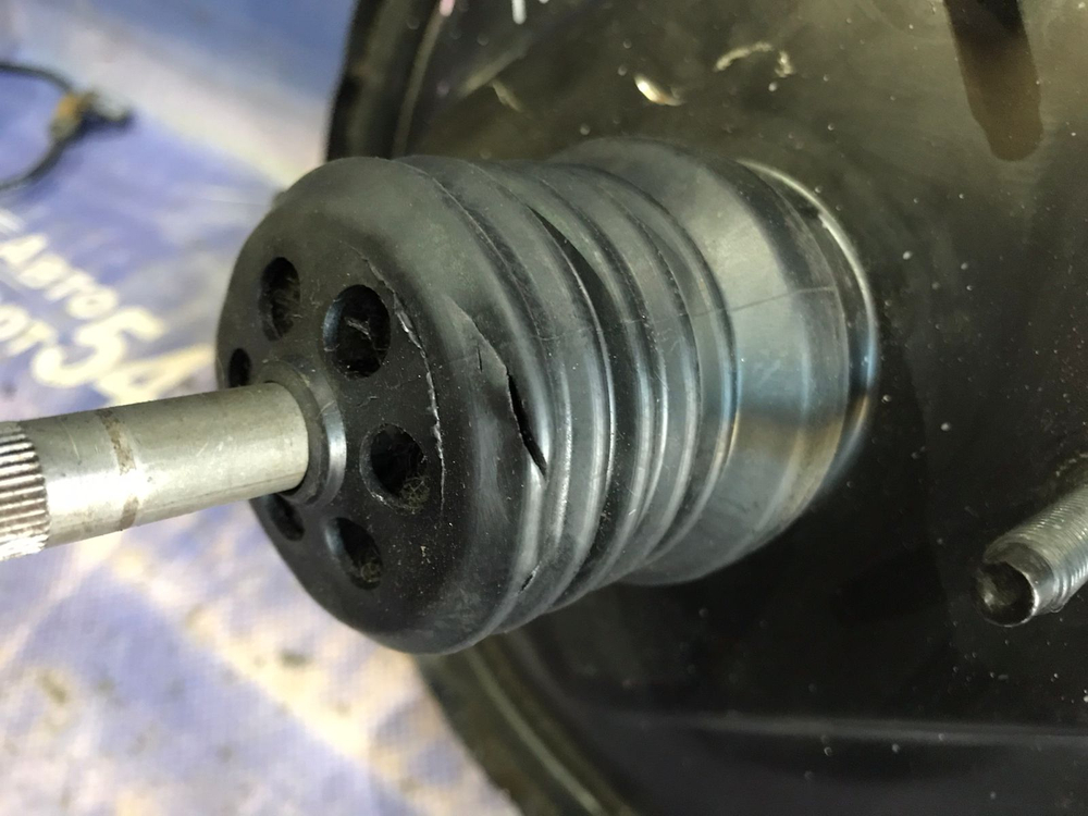 Вакуумный усилитель тормозов TOYOTA HILUX SURF 1995-2002