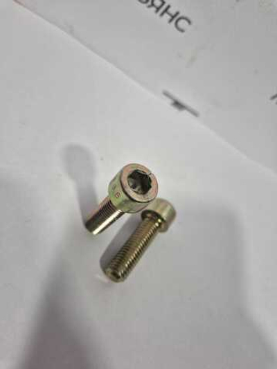 Болт с внутренним шестигранником 959240