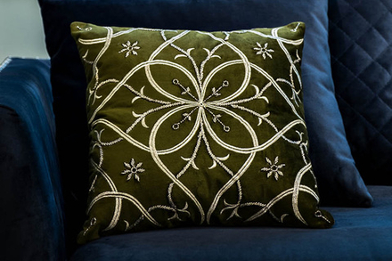 Подушка декоративная с вышивкой "Узор" зеленая
