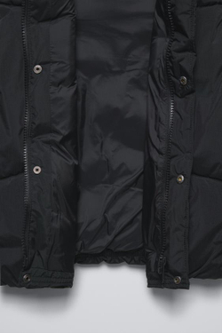 ZARA НЕПРОМОКАЕМЫЙ СТЕГАНЫЙ ЖИЛЕТ, ЧЕРНЫЙ