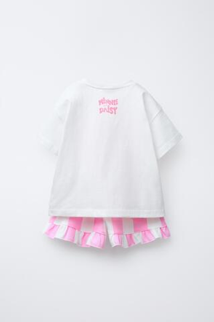 ZARA КОМПЛЕКТ ИЗ ФУТБОЛКИ И ШОРТОВ-БЕРМУДОВ С ПРИНТОМ MINNIE MOUSE & DAISY © DISNEY, БЕЛЫЙ