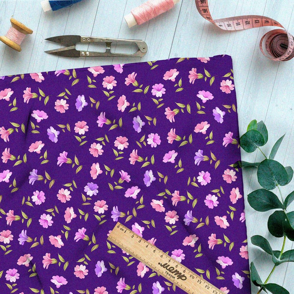 Ткань мембрана мягкие цветы на фиолетовом фоне