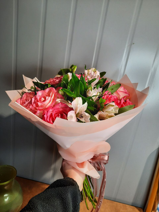 Яркий букет с альстромерией "Радость дня"