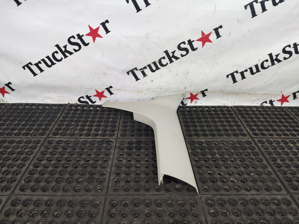 Накладка стойки задней левой