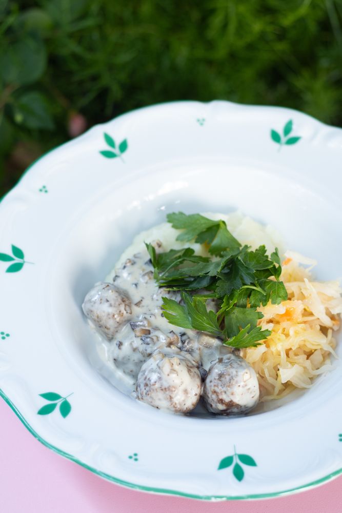 МИТБОЛЫ С КВАШЕНОЙ КАПУСТОЙ И ПЮРЕ