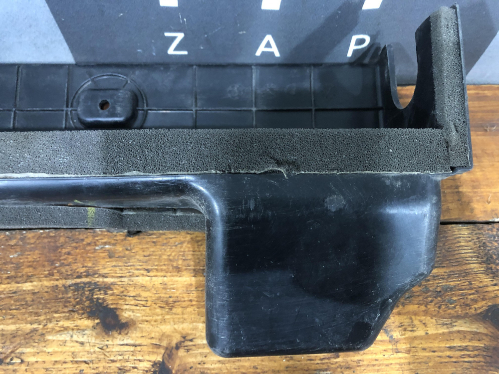 Дефлектор радиатора левый Kia Rio 4 (FB) 17-нв Б/У Оригинал 25321h5100